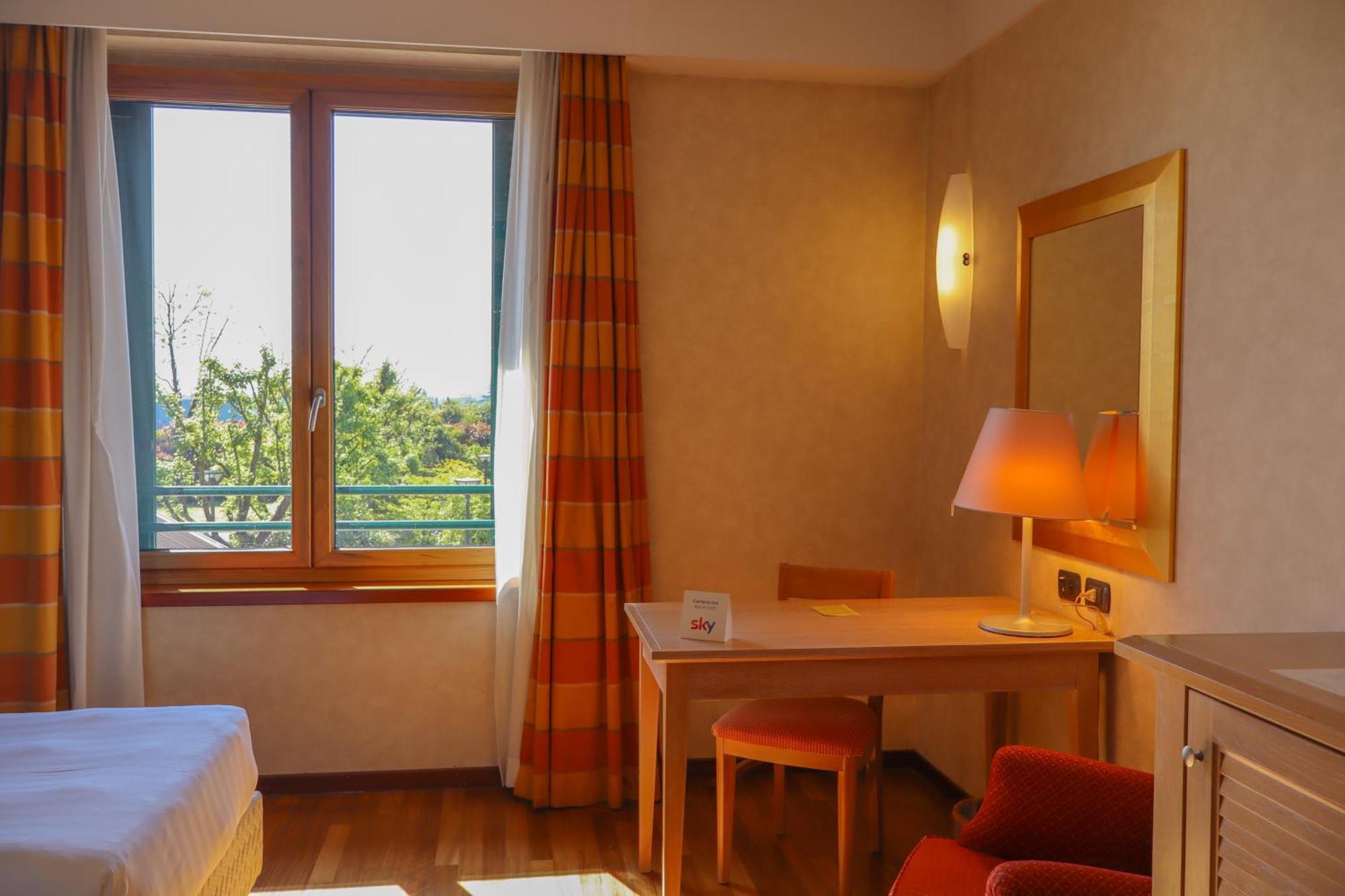 Monica Hotel Fiera Преньана-Миланезе Экстерьер фото
