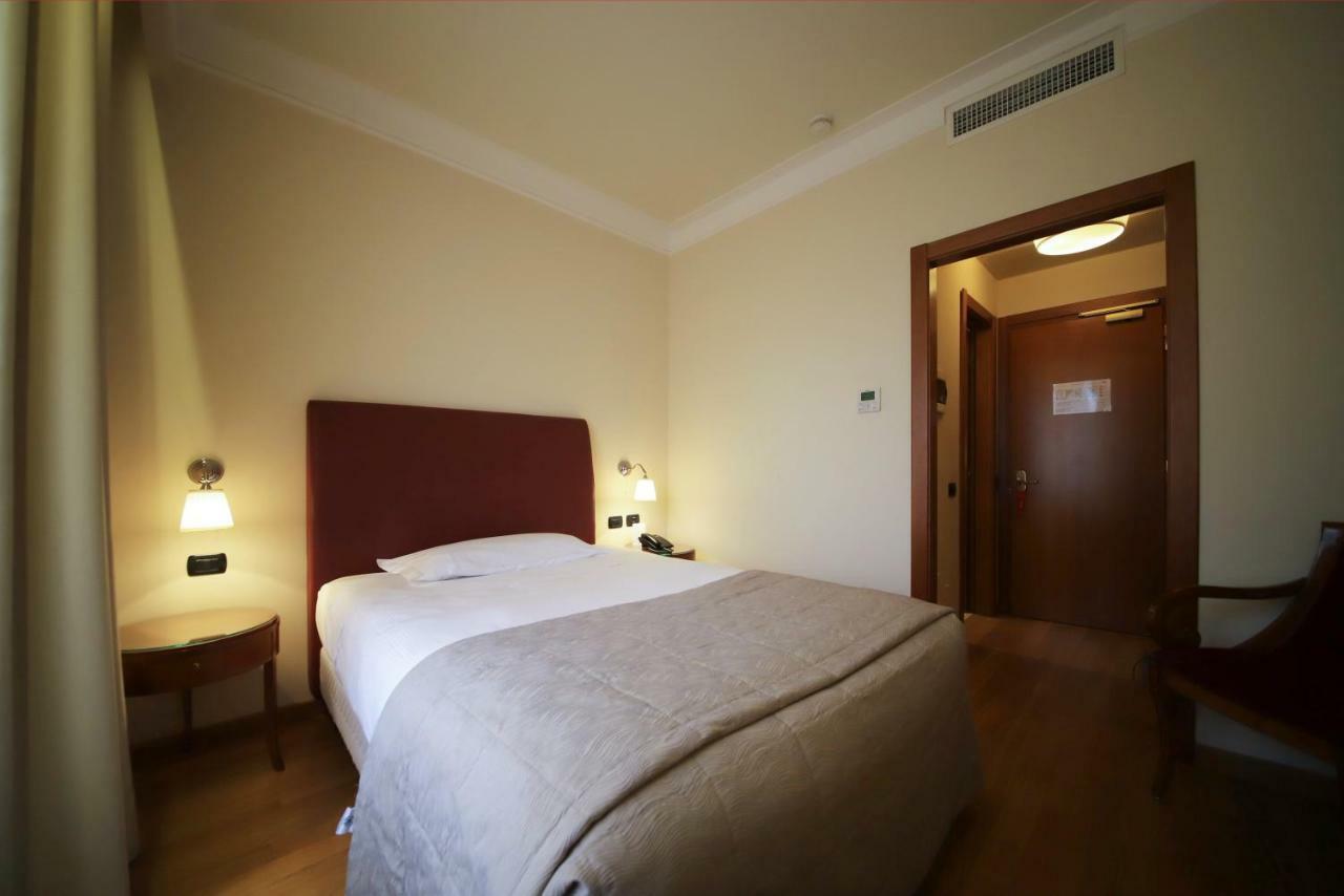 Monica Hotel Fiera Преньана-Миланезе Экстерьер фото