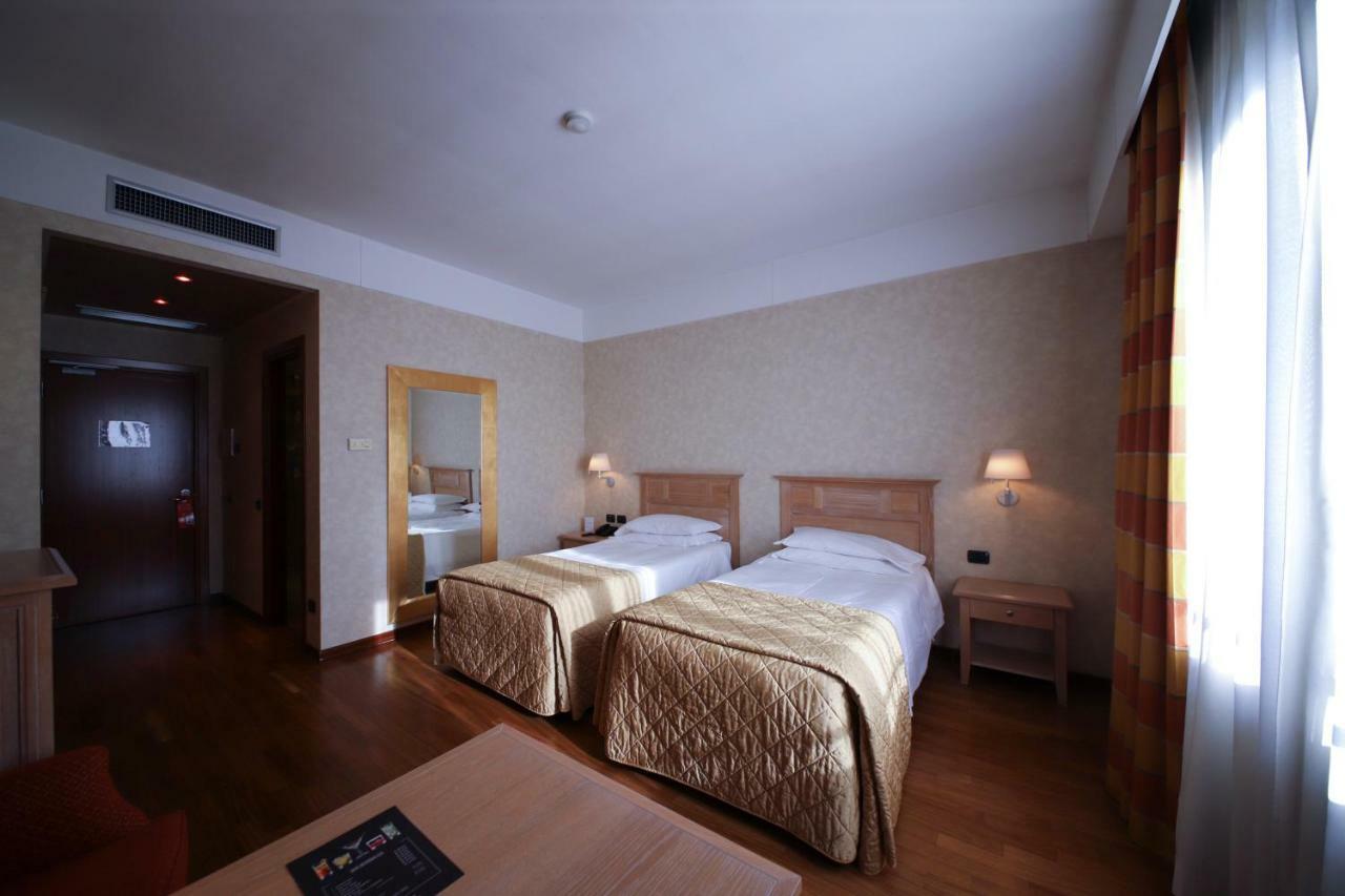 Monica Hotel Fiera Преньана-Миланезе Экстерьер фото